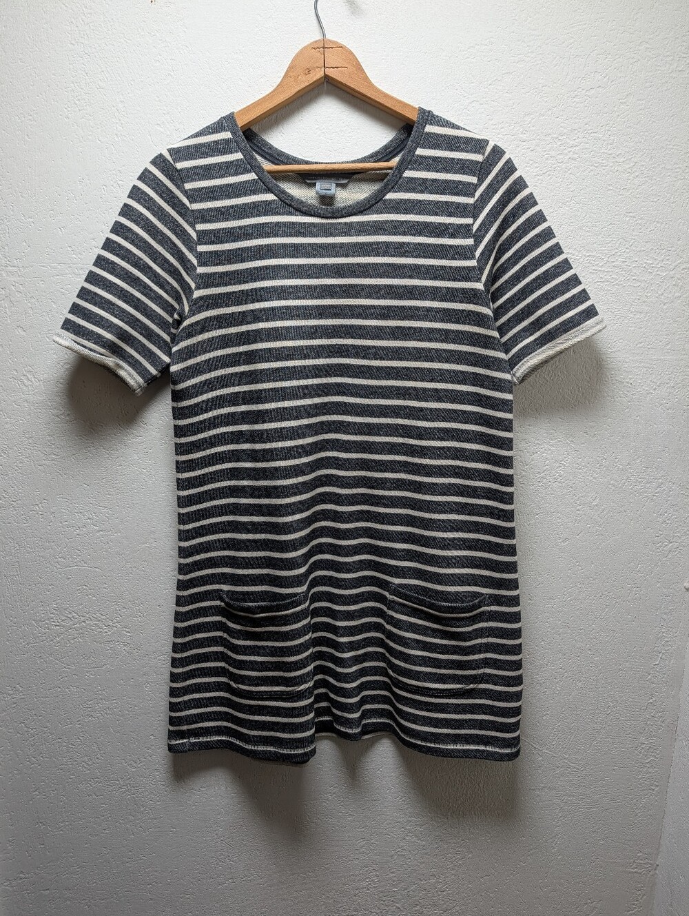 French Connection Normandy Stripe Terry T-Shirt Dress Gray White Front Pockets 8
